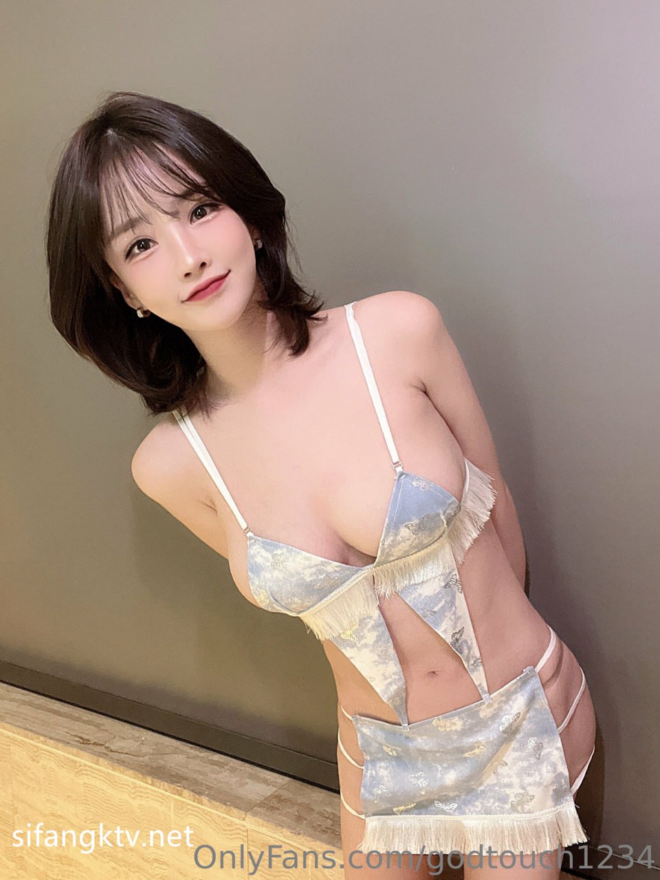 【2023_01_25】My_family_sleeps,_and_I_secretly_sleep_alone_in_the.m4v